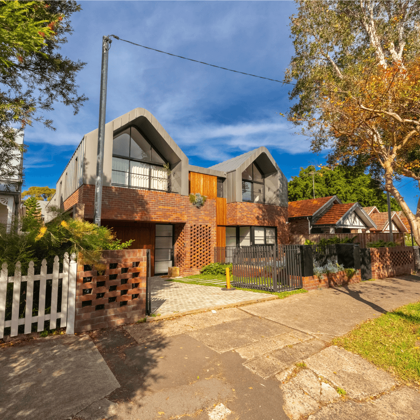 Duplex with private pole