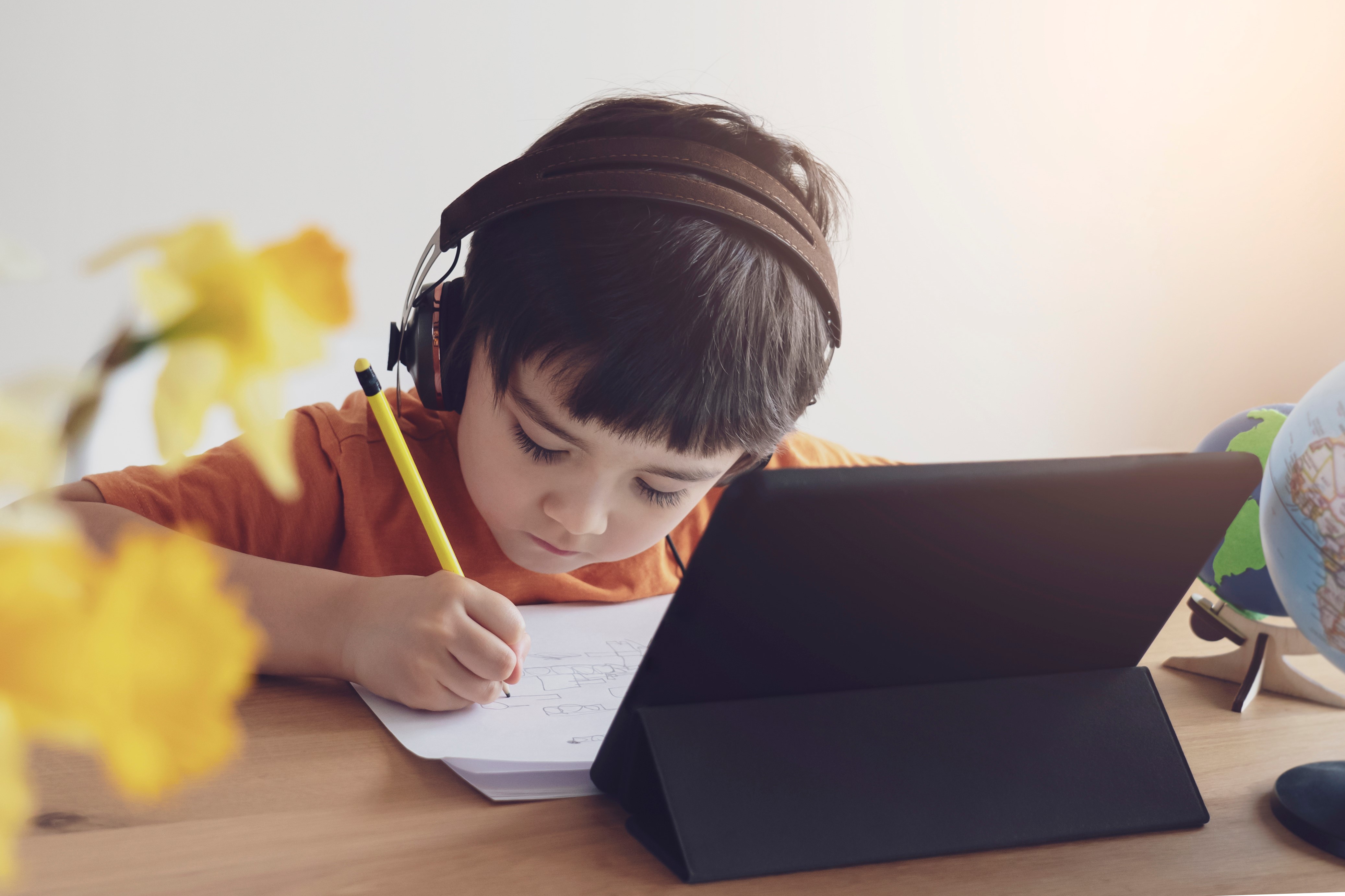 Kid with ipad learning